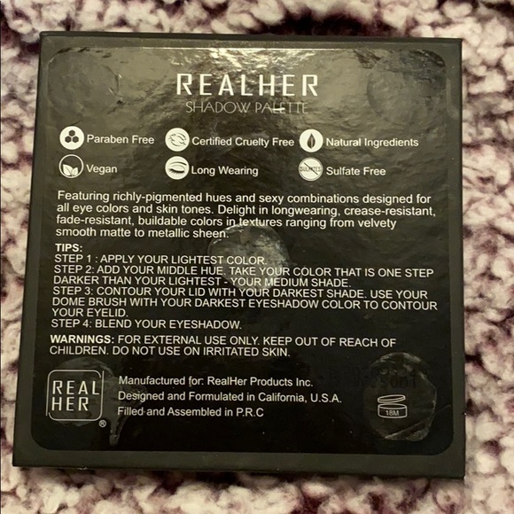 Pretty brown & burgundy RealHer eye shadow palette - Picture 5 of 6